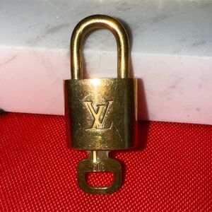 🛍️Louis Vuitton Gold Padlock🛍️